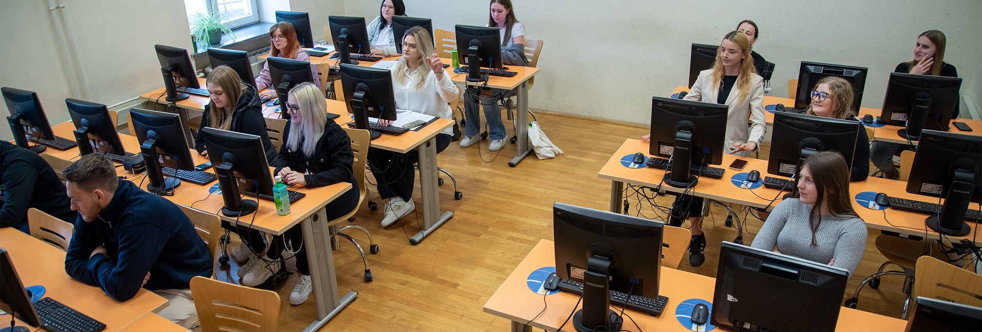 Zadnja prosta mesta za redni brezplačni študij Poslovni sekretar